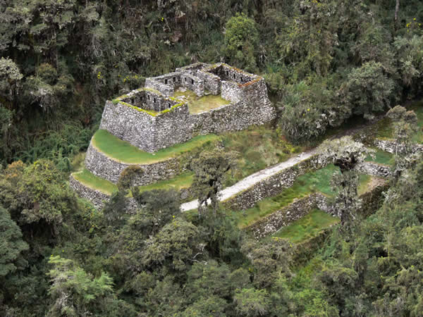 Ruins by the Inca Trail