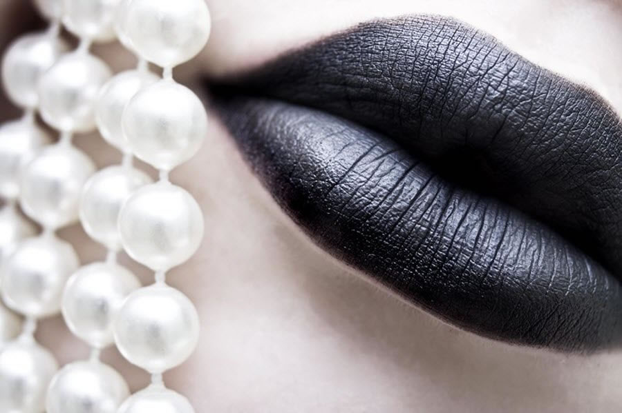 Black Lips and Pearls