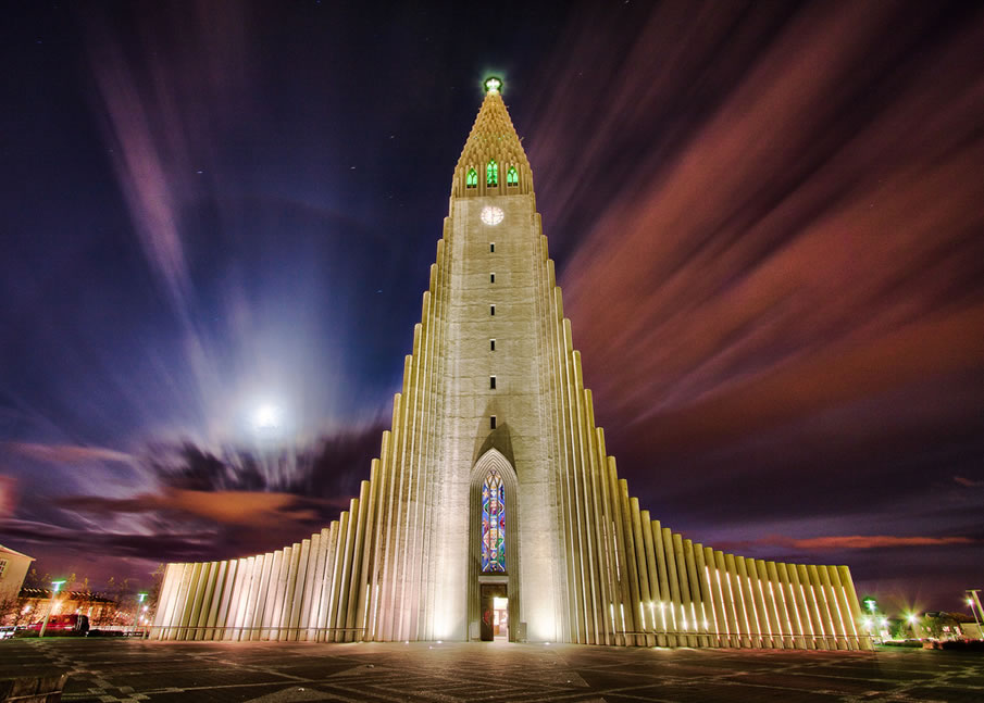 Hallgrímskirkja by Night Reykjavik