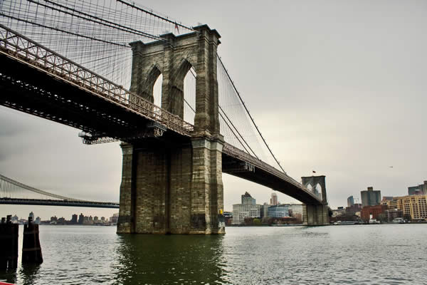 Бруклинский мост в Нью-Йорке
