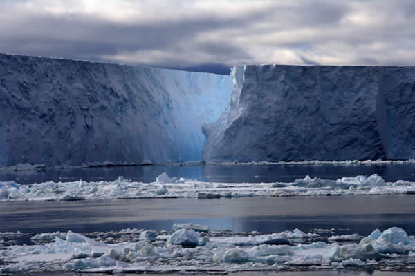 L3 Blue Bergs Reflecting