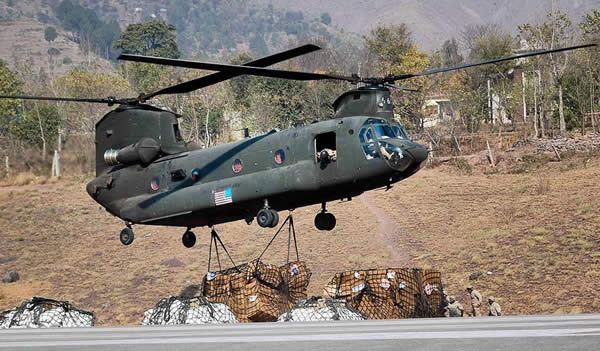 US Soldiers Attach Relief Supplies