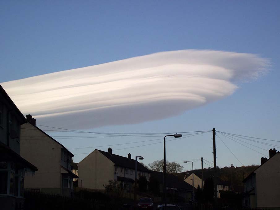 Lenticular Cloud Formation