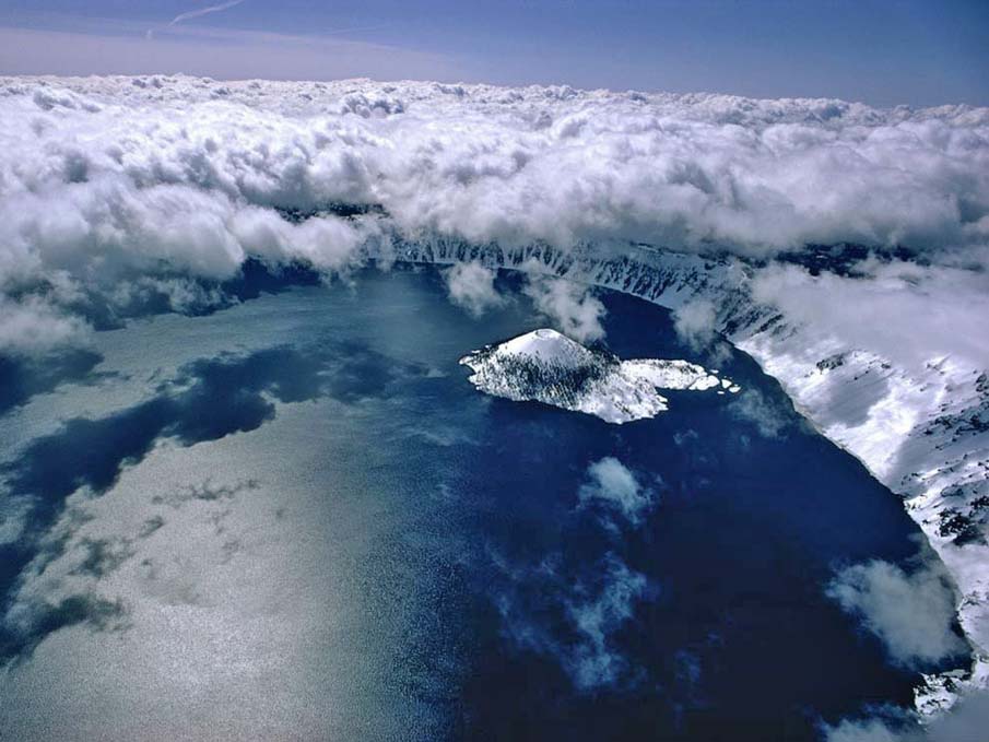 Crater Lake облака