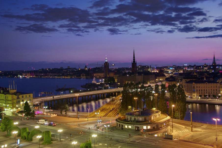 Sweden Country Code +46 If you have received a telephone call or number to call from country code 46, then the country from which that call originated is Sweden. This reverse phone lookup information helps you get specific dialing instructions from your country to Sweden below.
