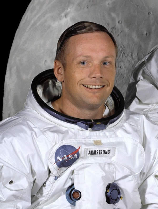 Neil_Armstrong_in_suit