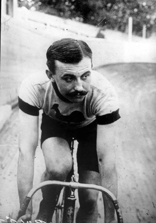 The famous Tour winner Lucien Petit-Breton (1907 and 1908).