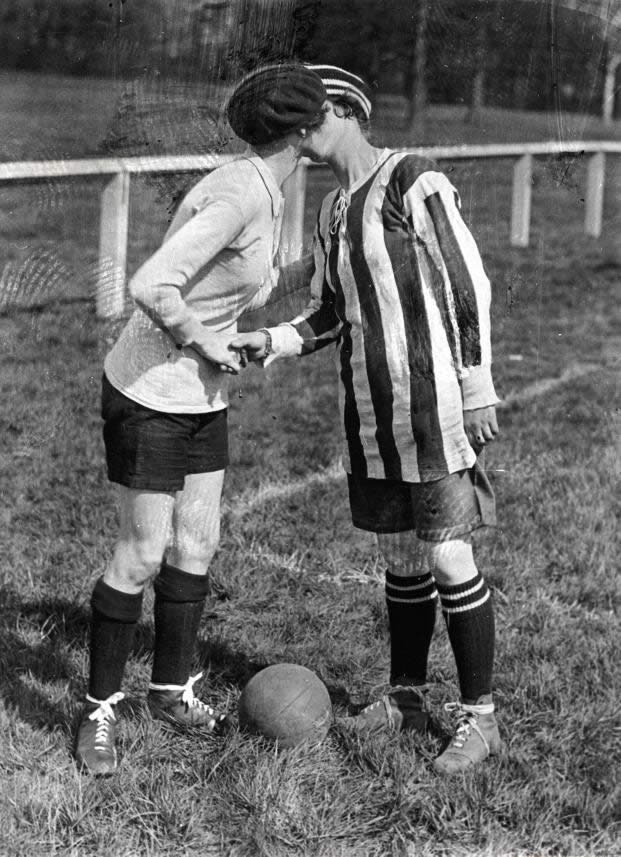 Women’s football. The team captains greet each other with a kiss. England, Preston, 1920.