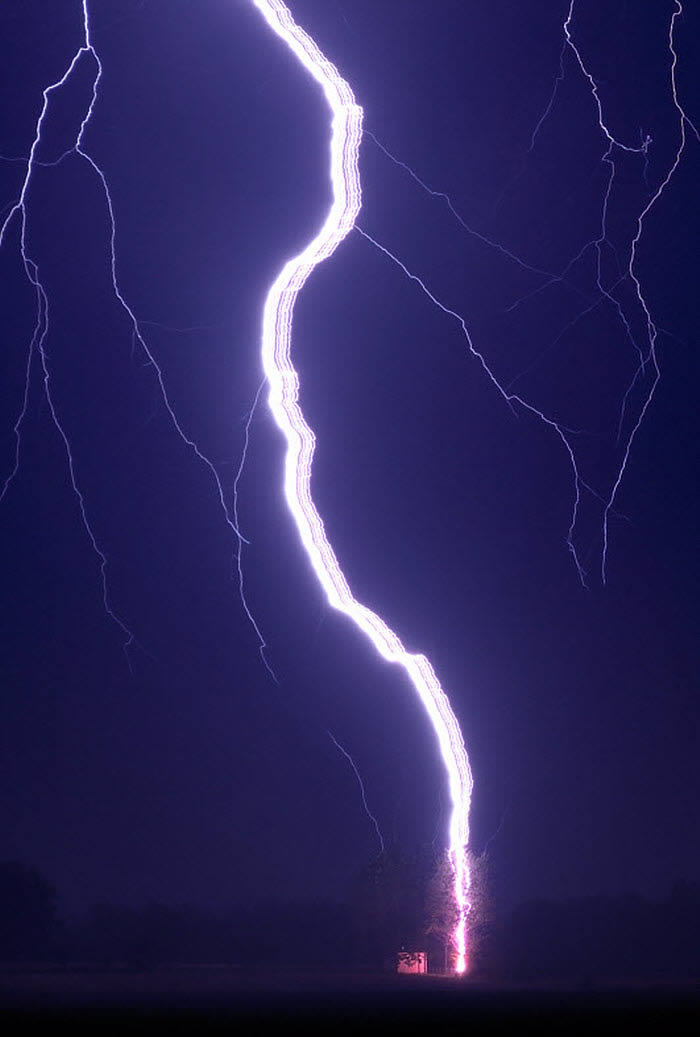 Ribbon Lightning Hits a Tree