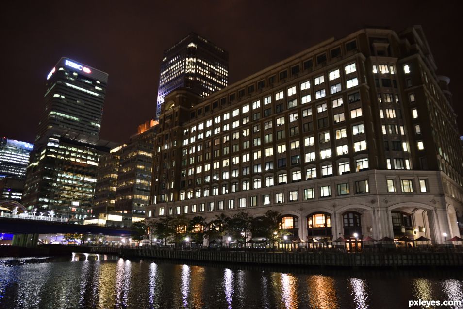 CANARY WHARF AT NIGHT