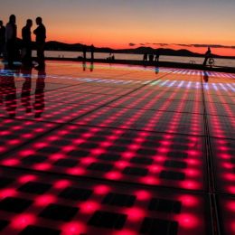 Whenthesungoesdownthedancefloorlightsup