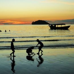 Silhouettesatthebeach