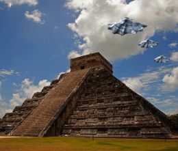 UFOS Sighting Over Kukulcan Pyramid