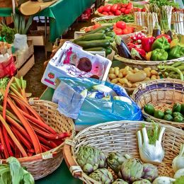 basketsinaopenairmarket