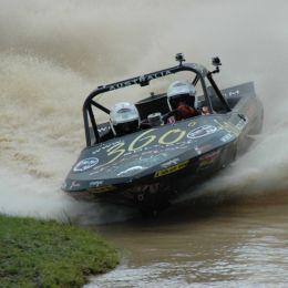 v8 super boat Picture