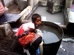 Little girl in Dhobi Ghat