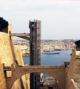 Old bridge and new bridge