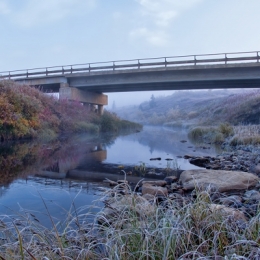 SmallbridgeintheoilfieldNorthofRussia