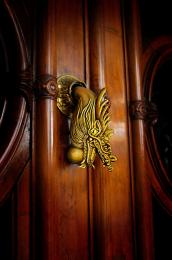 DoorKnocker