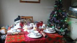 Laying the Christmas table 
