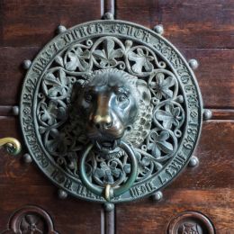 Doorknocker