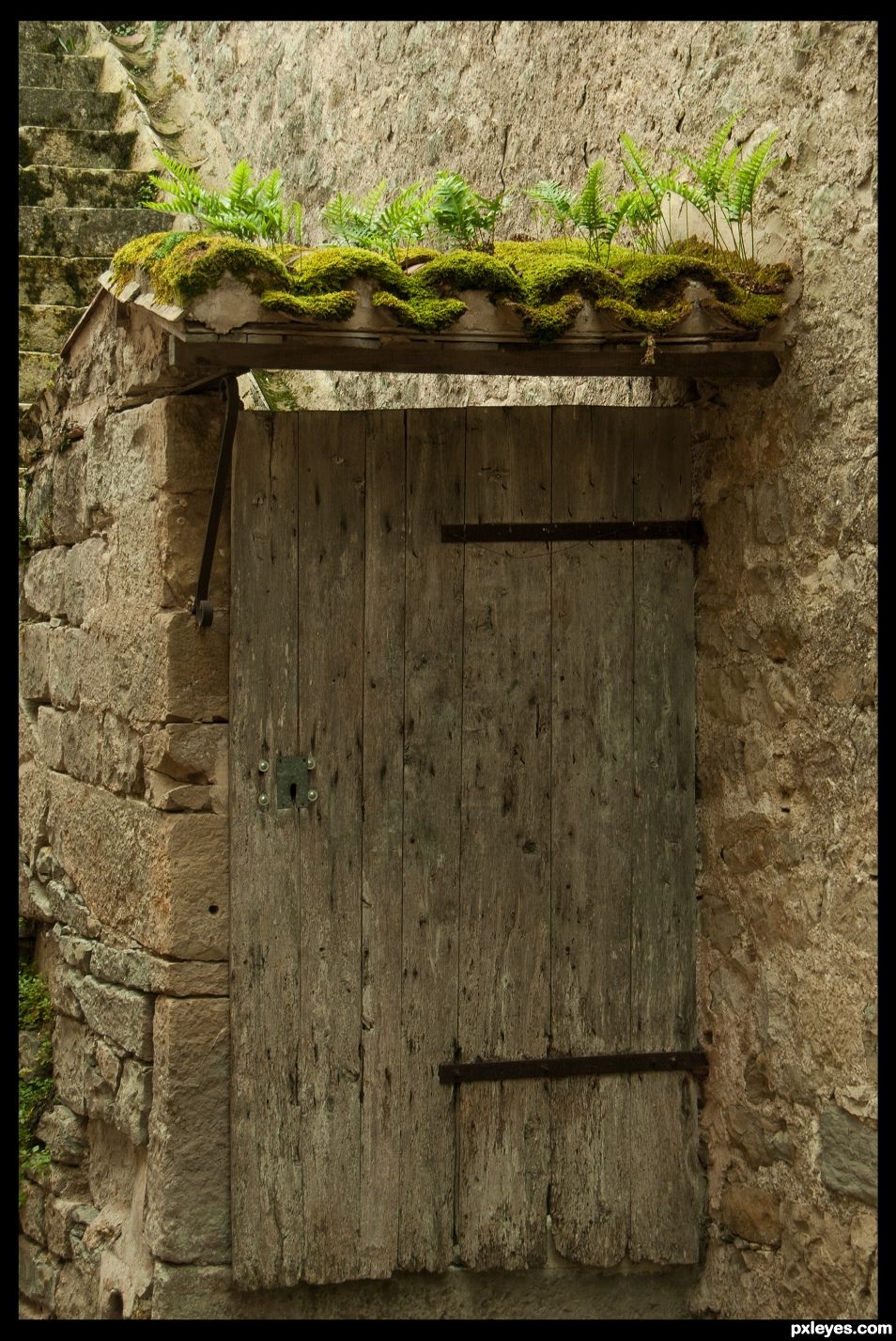 Porch with crown