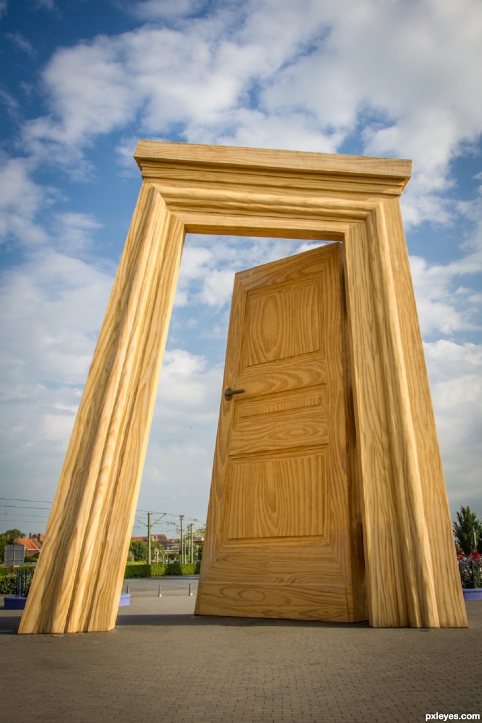 A door for giants !