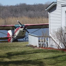 LakeHouseandaWaterplane