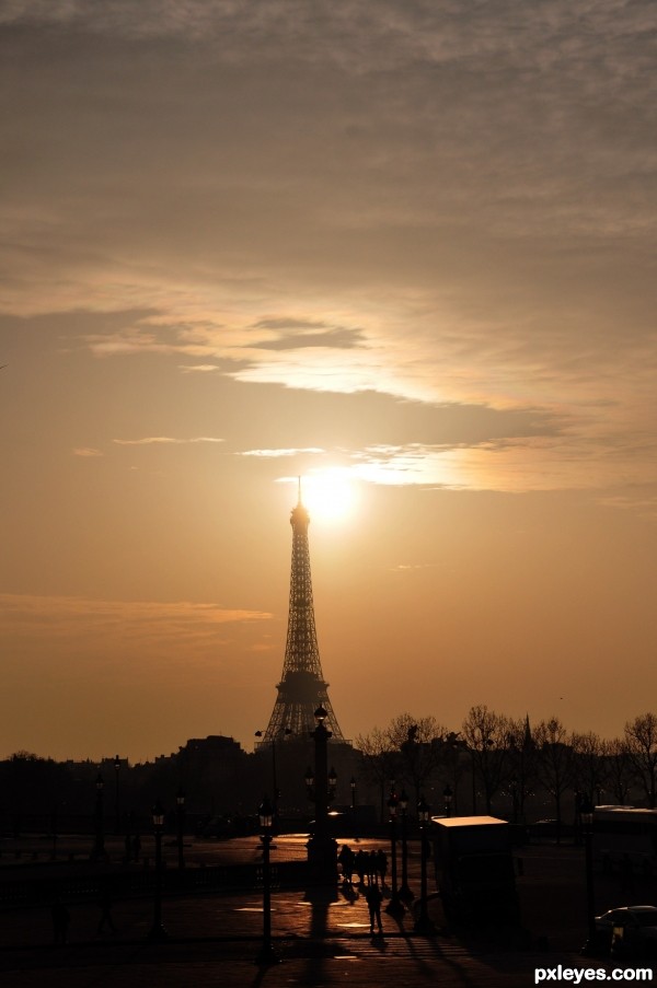 Alien attack at La Eiffel