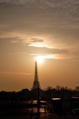 Alien attack at La Eiffel