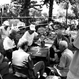 chinesepeopleplayingdomino