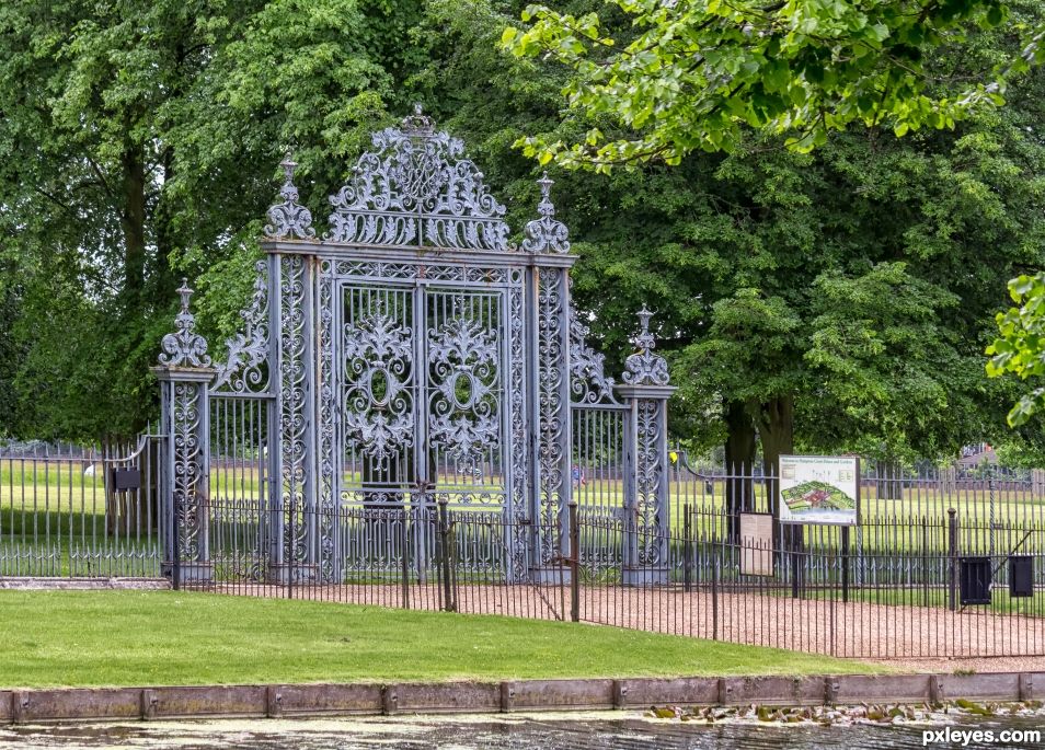 Large gate