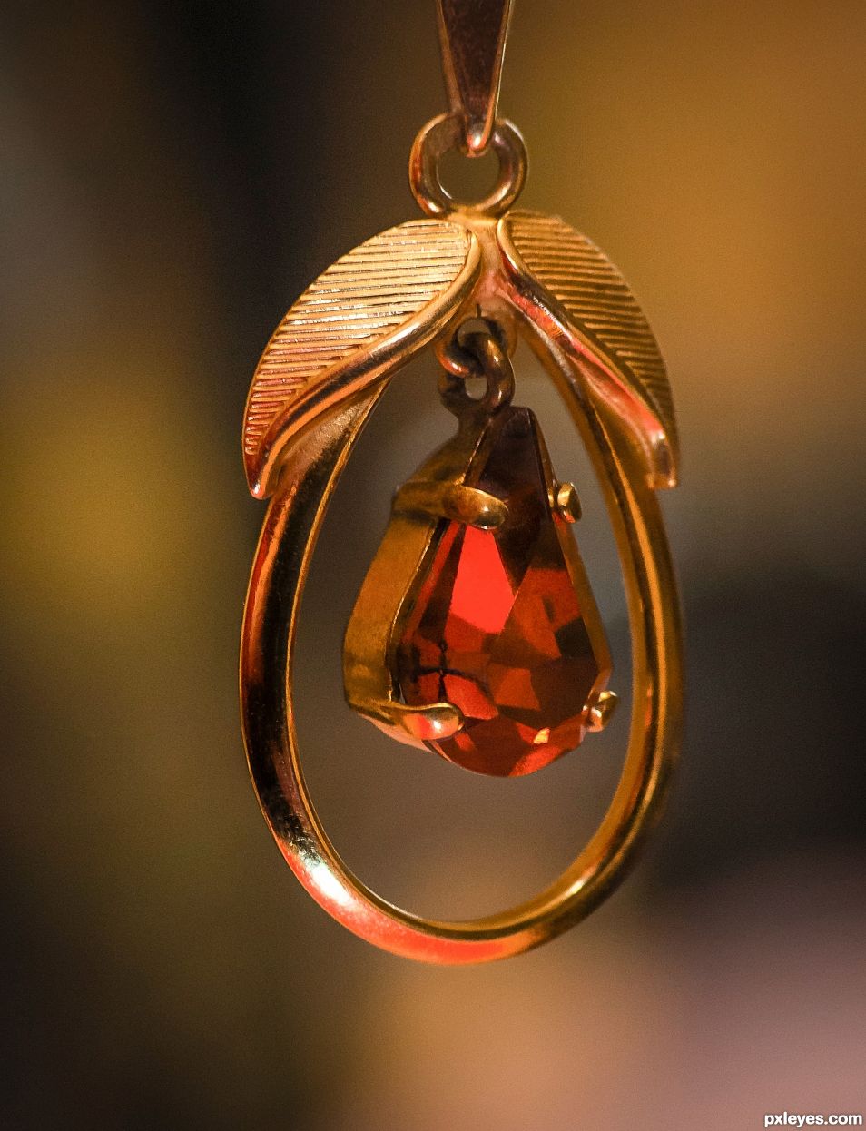 Orange sapphire pendant