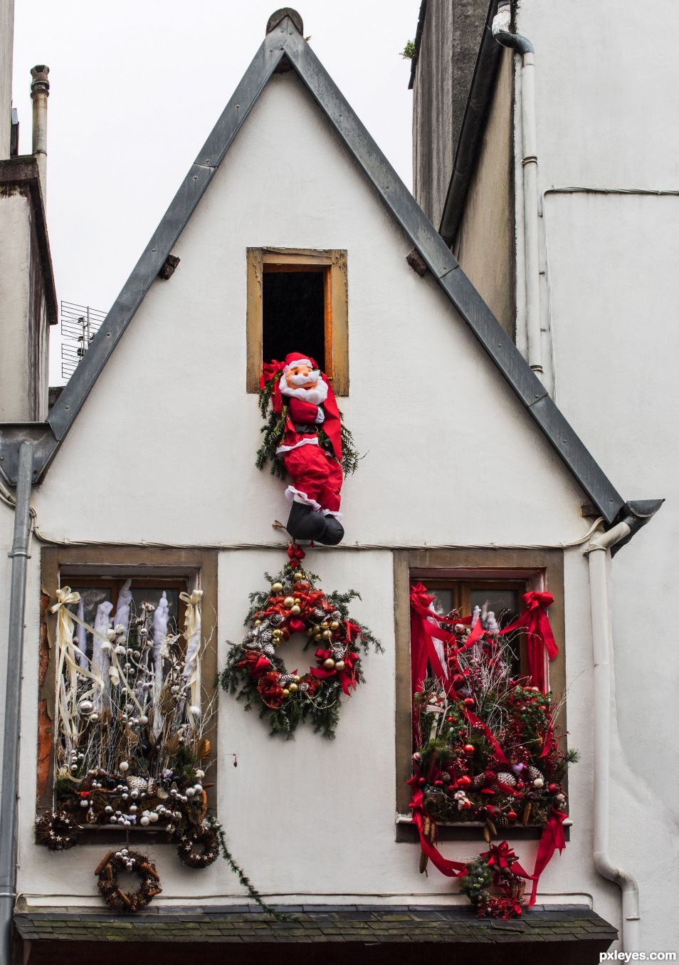 When the chimney is too narrow, try the window!