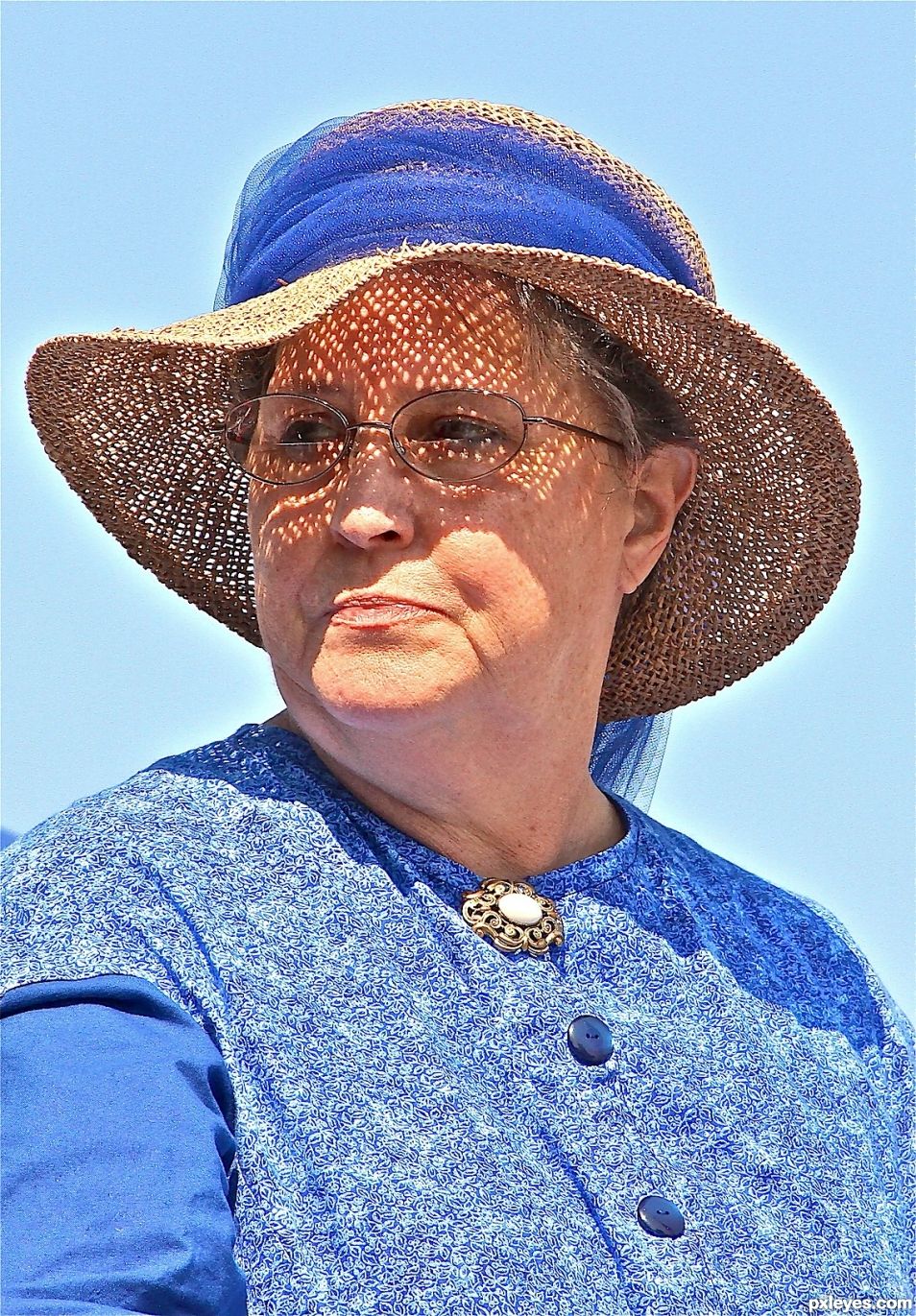 blue hat