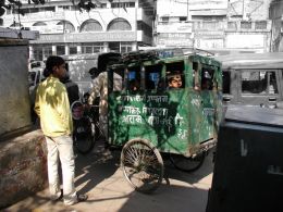 Entry number 106438 School bus, Old Delhi