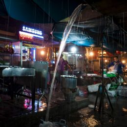 Rainymarketnight