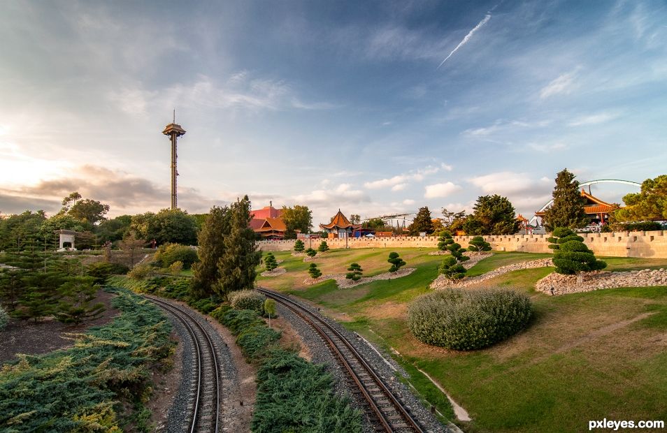 Train track & drop tower