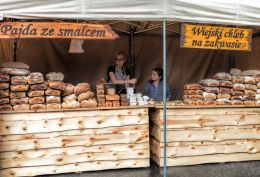 Bread stand