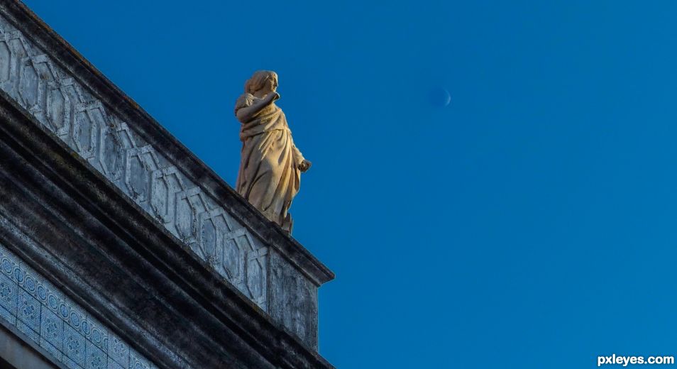 Crescent moon in Coruche (Portugal)