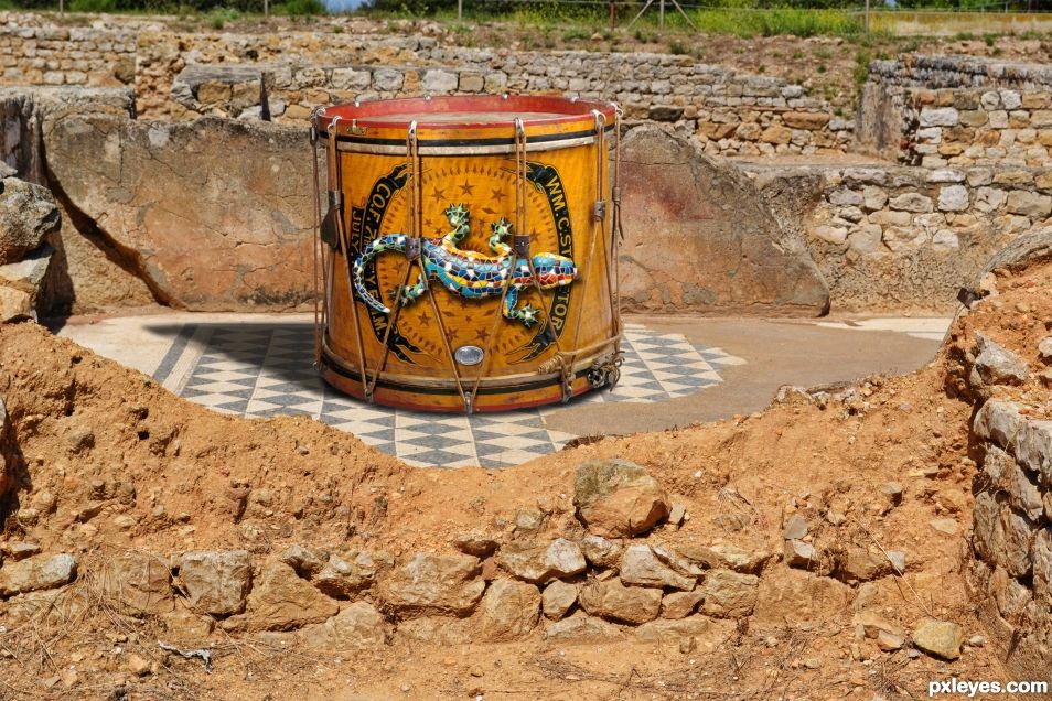 Mosaic Gecko on Drum in Pit