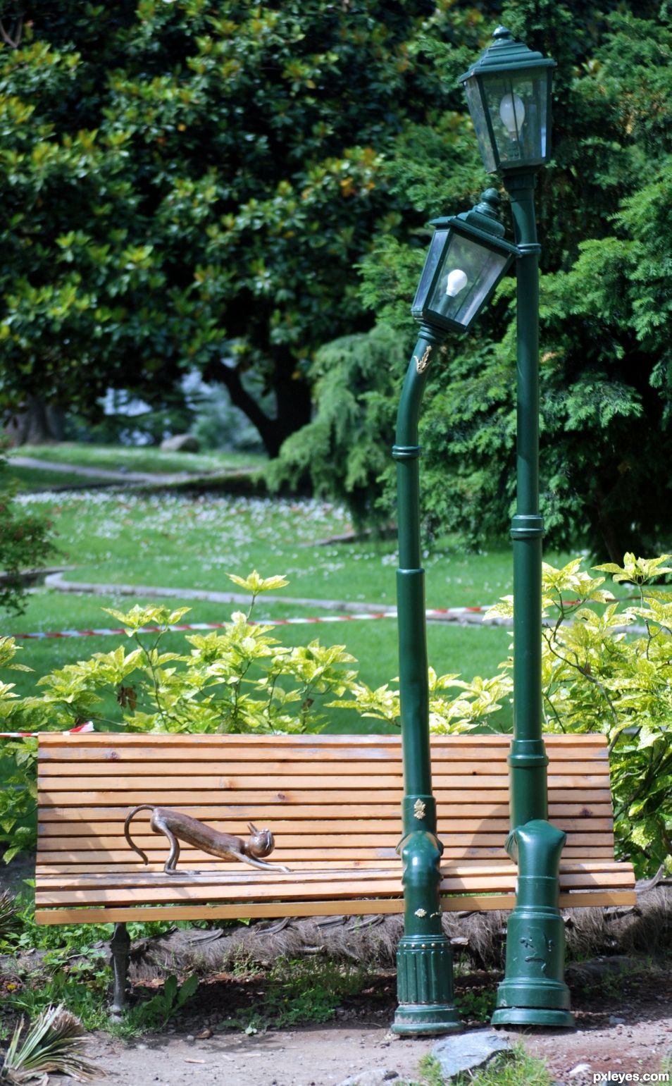 Lamps on the bench 