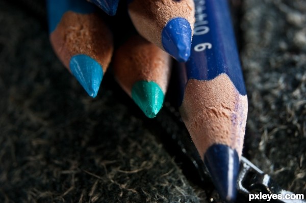 Blue crayons 