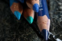 Blue crayons 