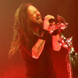 Jonathan Davis rocking it out on stage! Picture