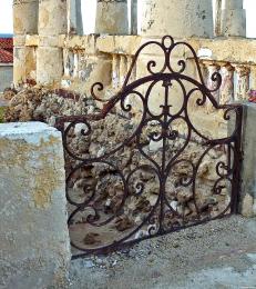 Rusty gate to nowhere... 