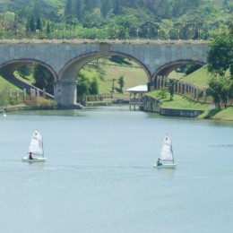 2 sails on lake