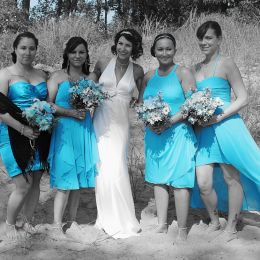 bride and bridemaids Picture