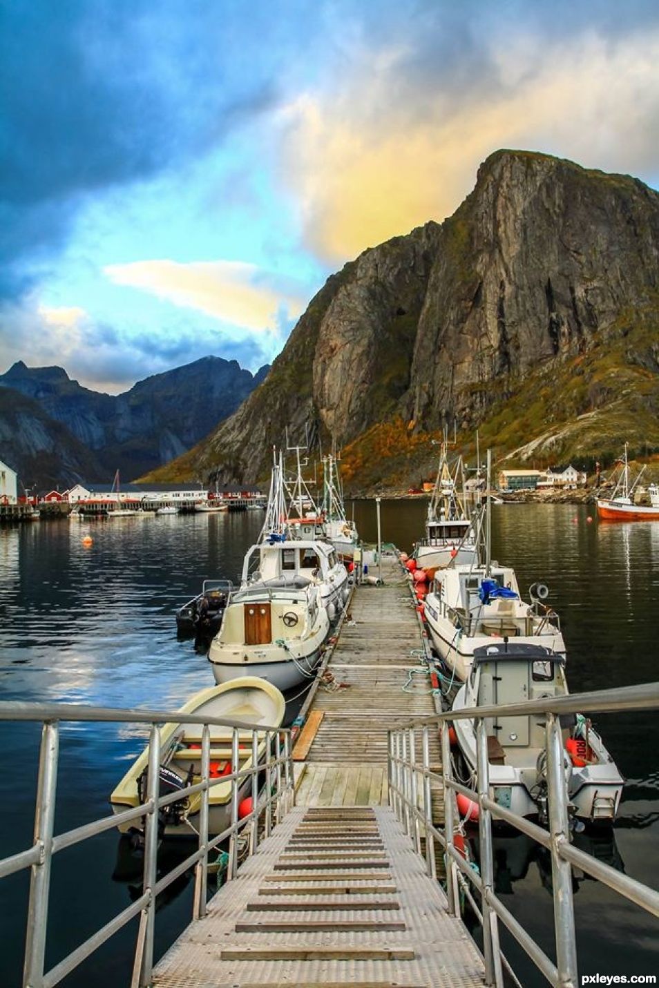 Hamnoy Port