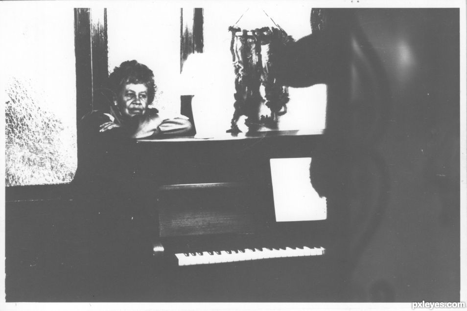 Mirror of mom with piano